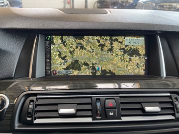 BMW 530 d xDrive *M-PAKET*HUD*AHK*BI-XENON*PANO*STHZ