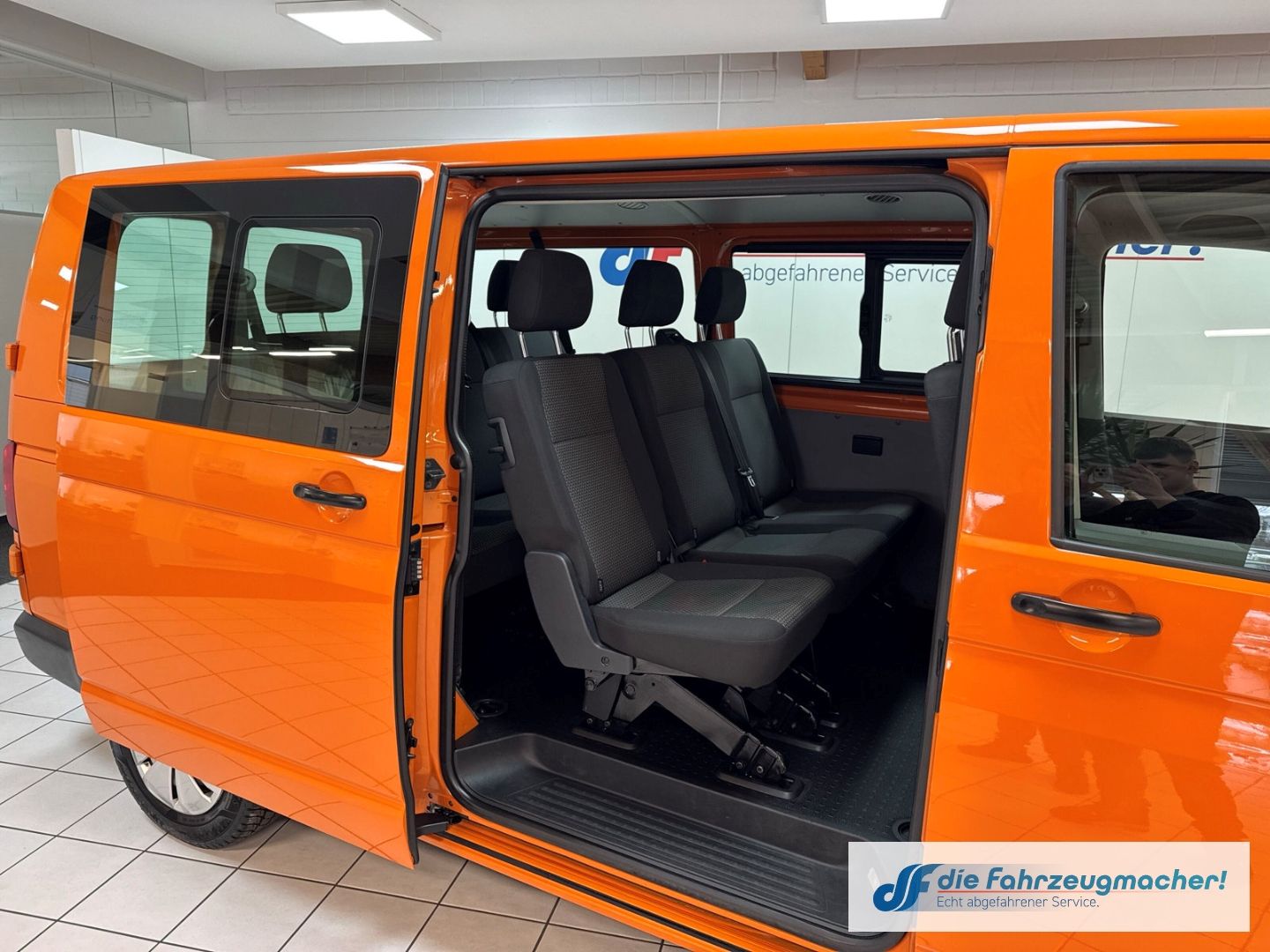 Fahrzeugabbildung Volkswagen Transporter T6.1 Kombi lang FWD DAB Notbremsass