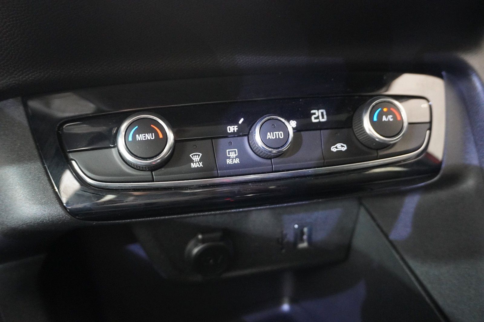 Fahrzeugabbildung Opel Corsa-e  EDITION 7,4kw/50kwh/Allwetter/