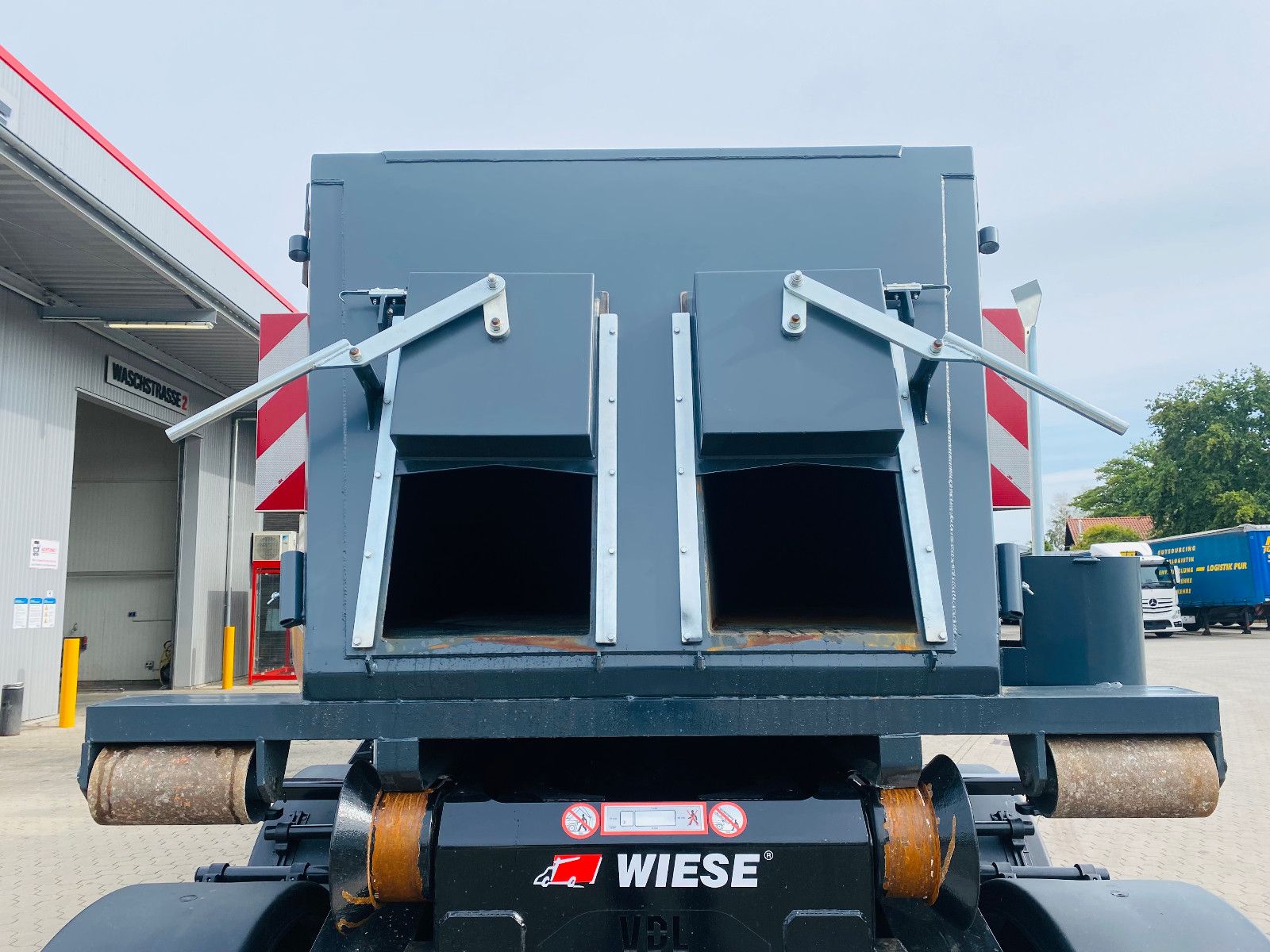 Fahrzeugabbildung Andere Asphalt-Thermobehälter 11m³ für Abrollkipper
