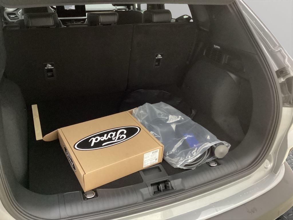 Fahrzeugabbildung Ford Kuga Plug-In Hybrid Active X HUD Navi B & O LED
