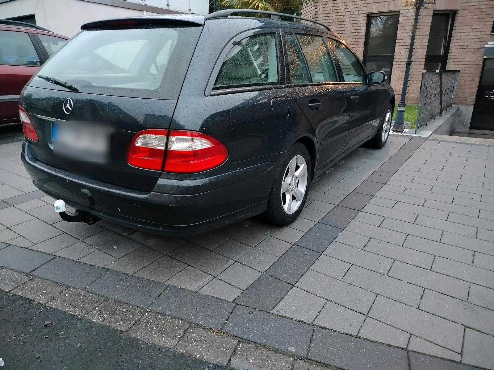 Mercedes-Benz E240 2005 — photo 7