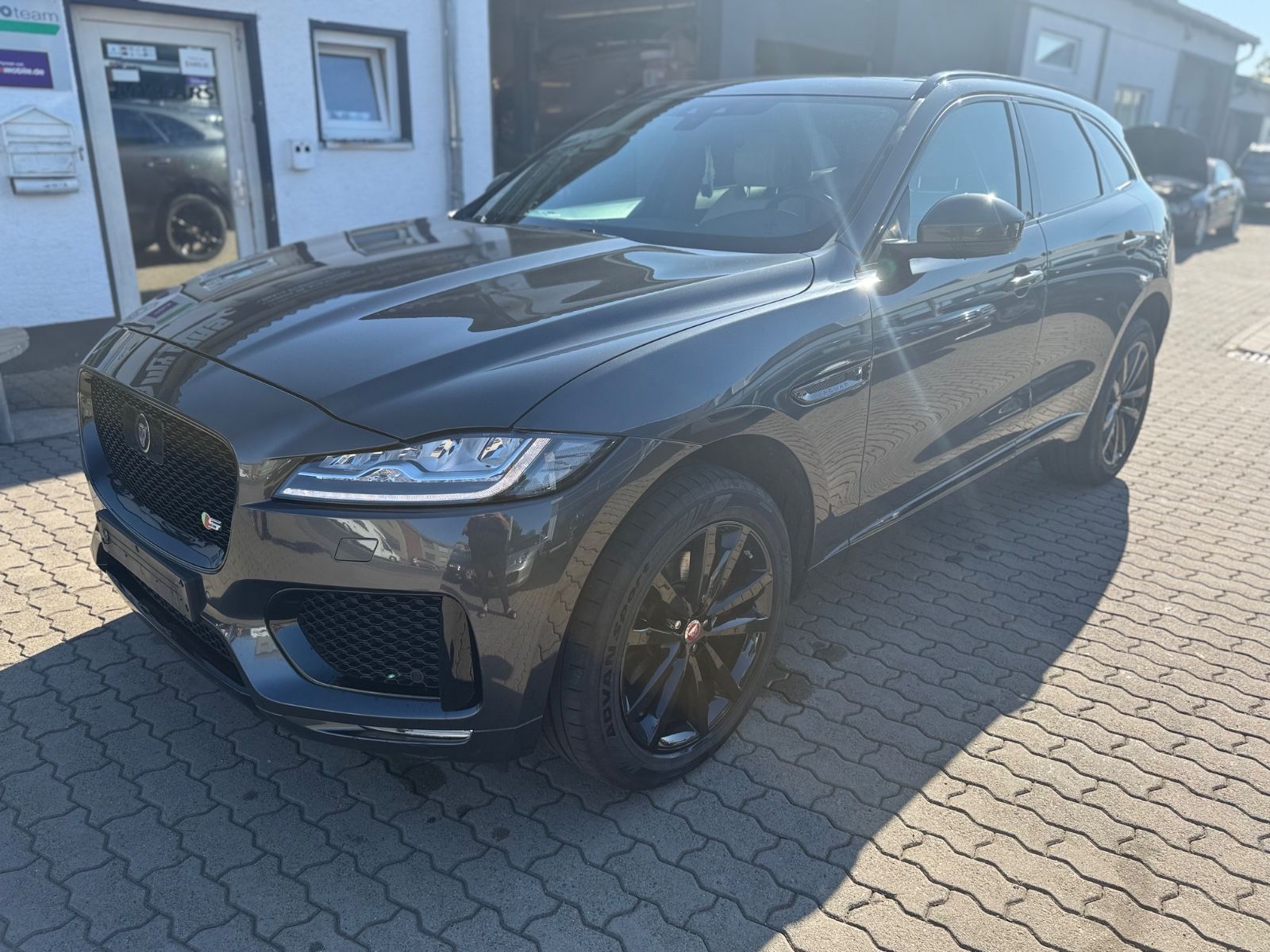 JAGUAR F-Pace
