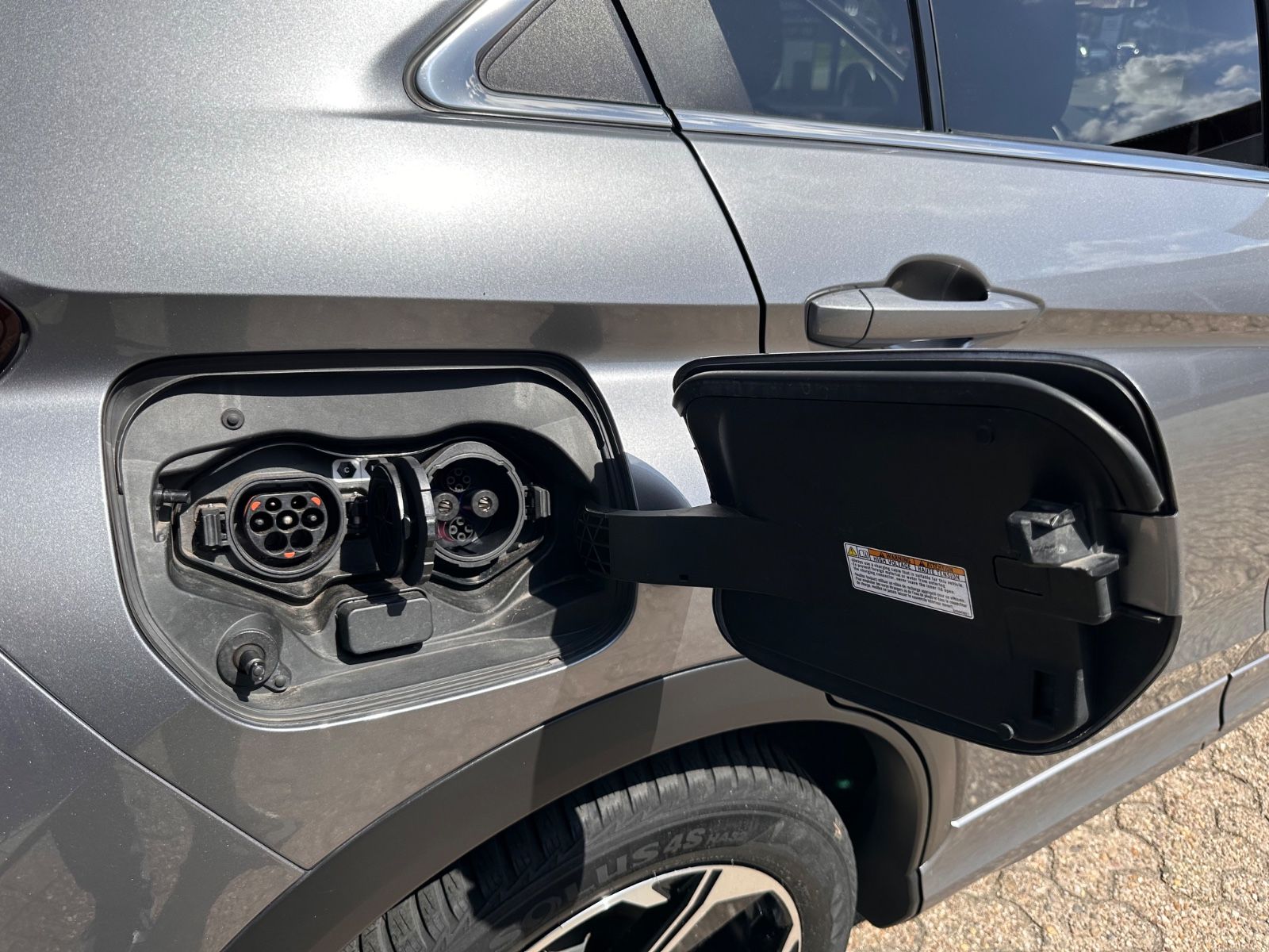 Fahrzeugabbildung Mitsubishi Eclipse Cross 2.4 Hybrid 4WD Select AHK/ACC/360°