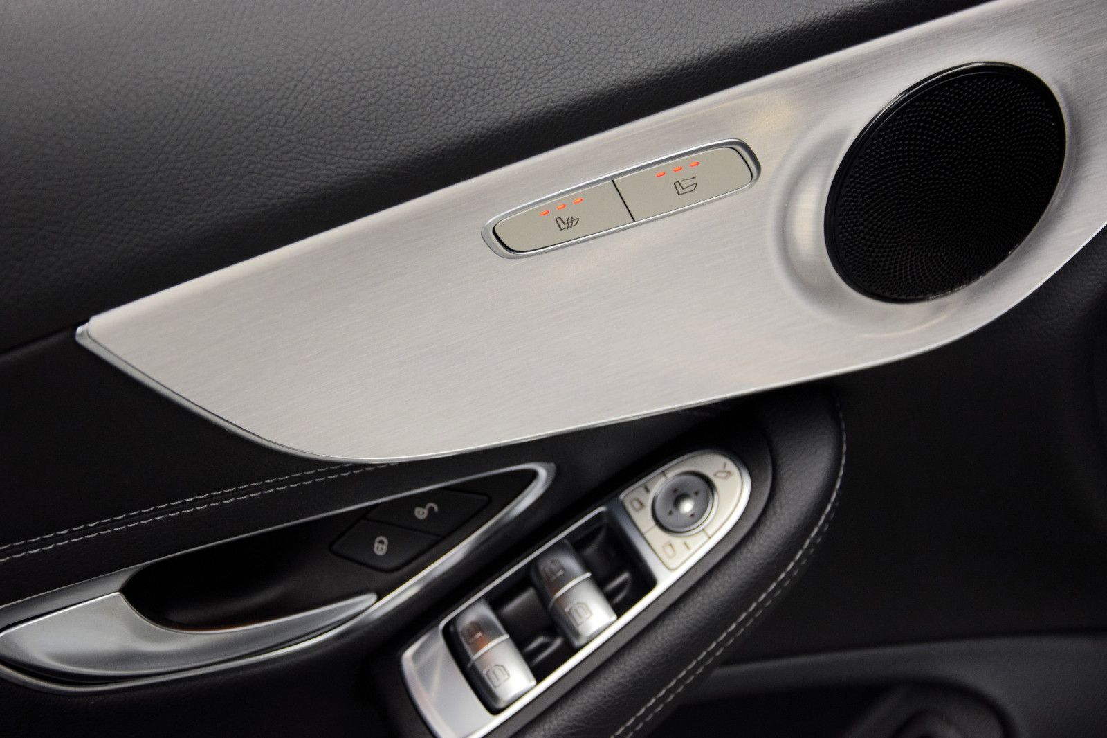 Fahrzeugabbildung Mercedes-Benz C 200 Cabrio 9G-TRONIC AMG-Line HuD Kamera LED