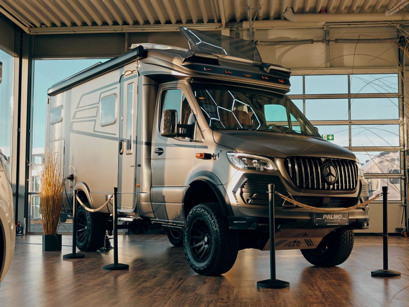 Fahrzeugabbildung HYMER / ERIBA / HYMERCAR ML - T 580 4x4² RSX - SANSIBAR® LTD. PTS PANTONE