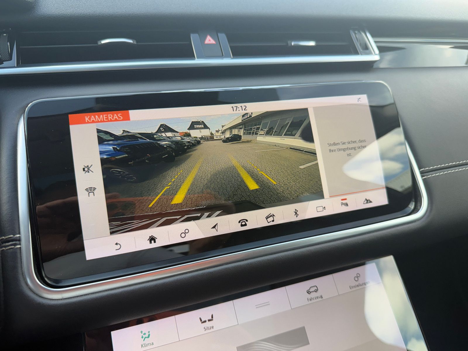 Fahrzeugabbildung Land Rover Range Rover Velar SE/PANO/KAMERA/MERIDIAN/MASSAG