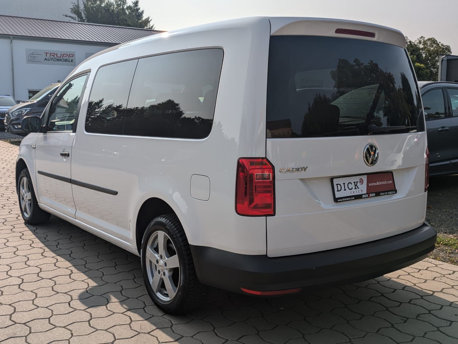 Fahrzeugabbildung Volkswagen Caddy Maxi 2.0 TDI DSG 7-Sit./KLIMA/NAVI/TEMP