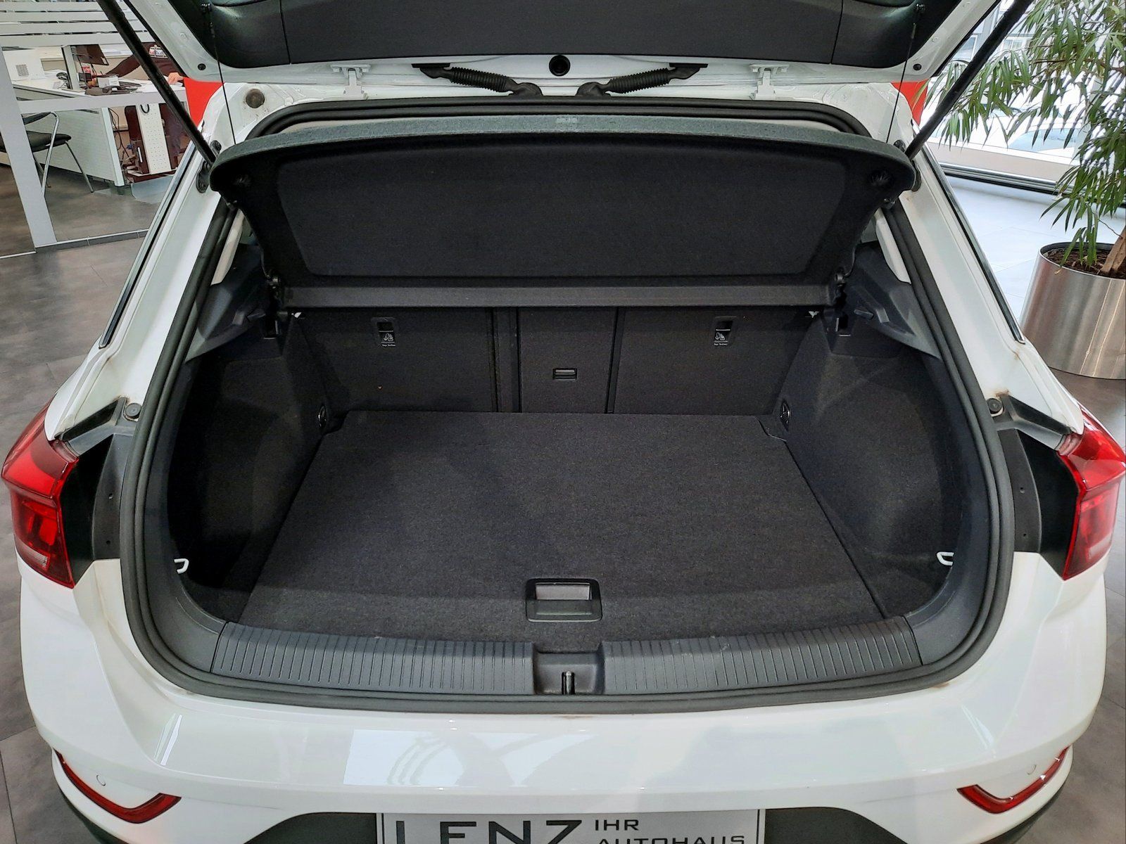 Fahrzeugabbildung Volkswagen T-Roc Life TSI DSG *Cam*LED*Sitzhzg*PDC*ACC*APP*