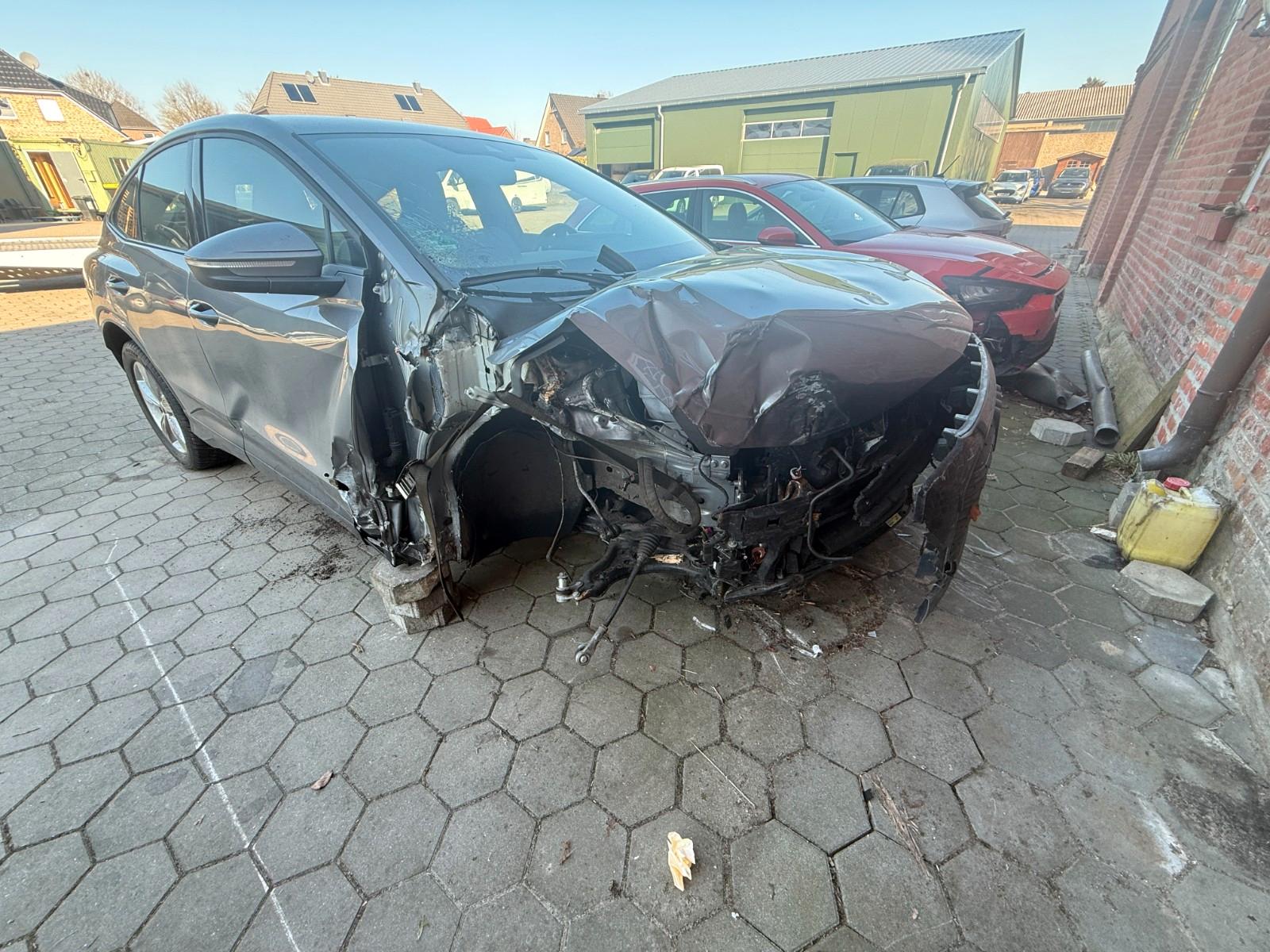 Audi Q4 e-tron 45 e-tron basis quattro