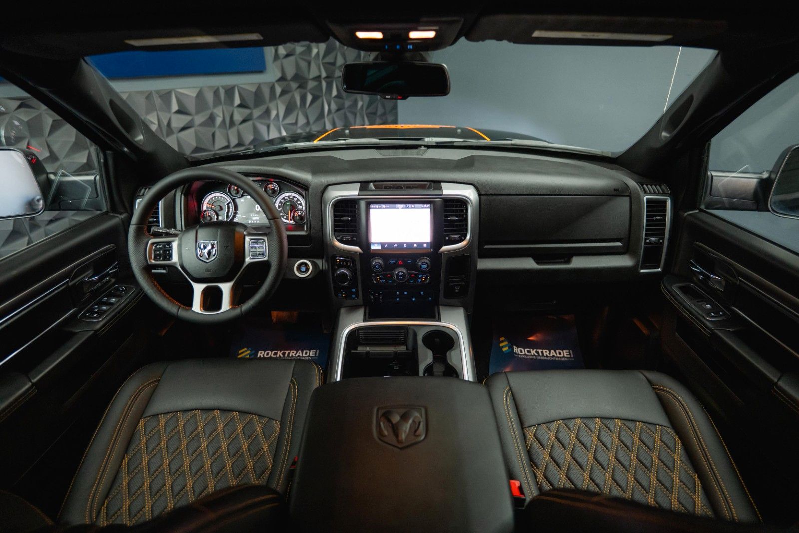 Fahrzeugabbildung Dodge RAM 5.7 V8 HEMI 4x4 OFFROAD Night HarleyDavidson