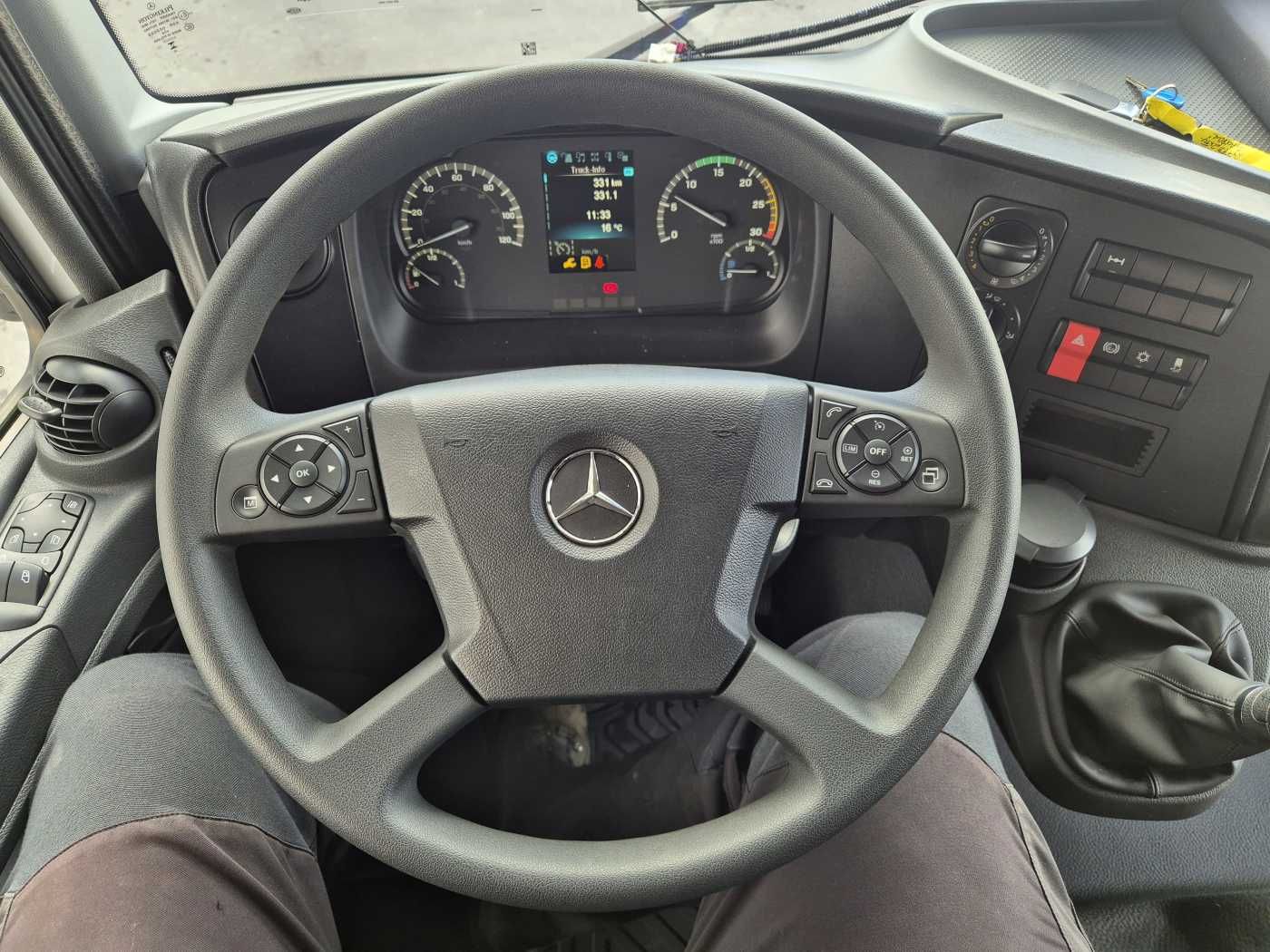 Fahrzeugabbildung Mercedes-Benz Atego 823 KK Kipper+Kran+Funk+Greifersteuerung
