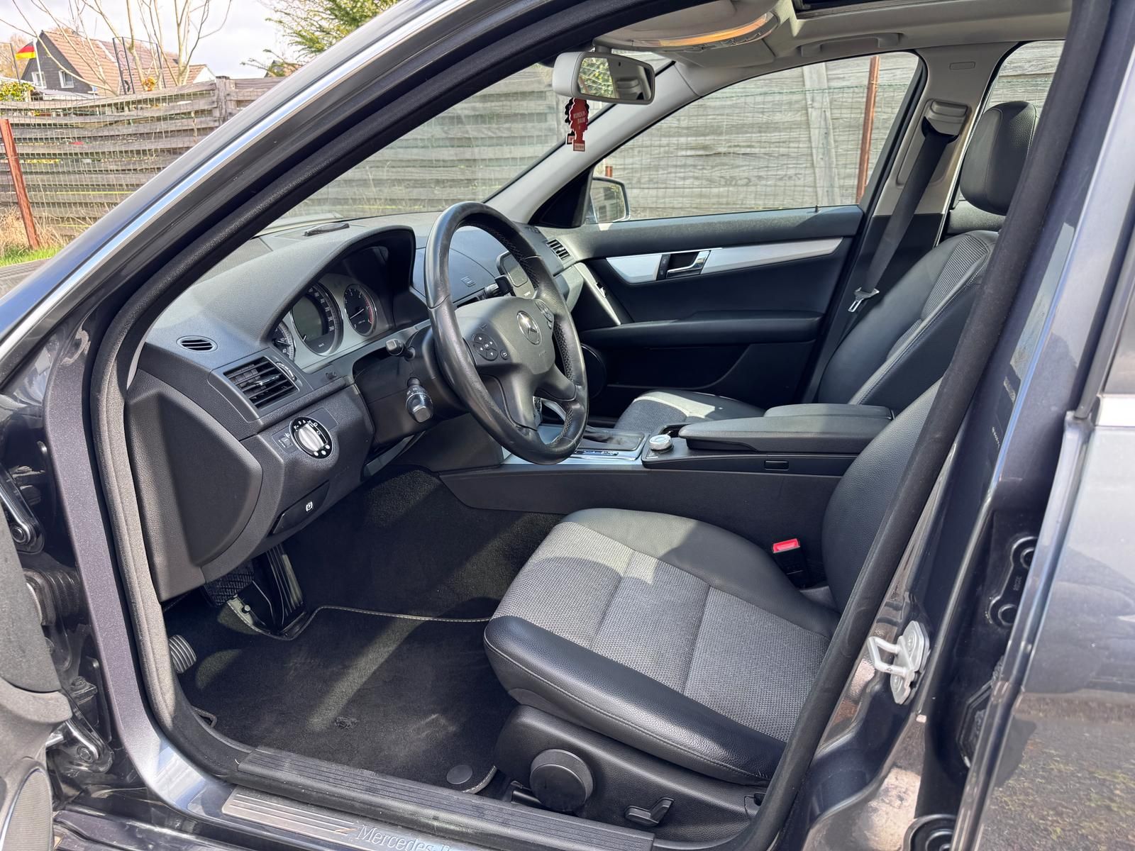 Fahrzeugabbildung Mercedes-Benz C 220 d AUTOMATIK/PANORAMA/PDC/AHK/SITZHZG/