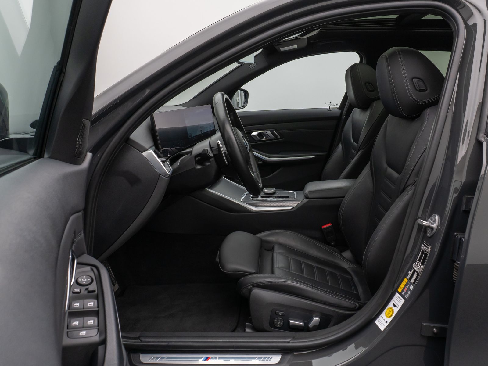 Fahrzeugabbildung BMW 330e xD M Sport Panorama Kamera HUD H/K AHK 19"