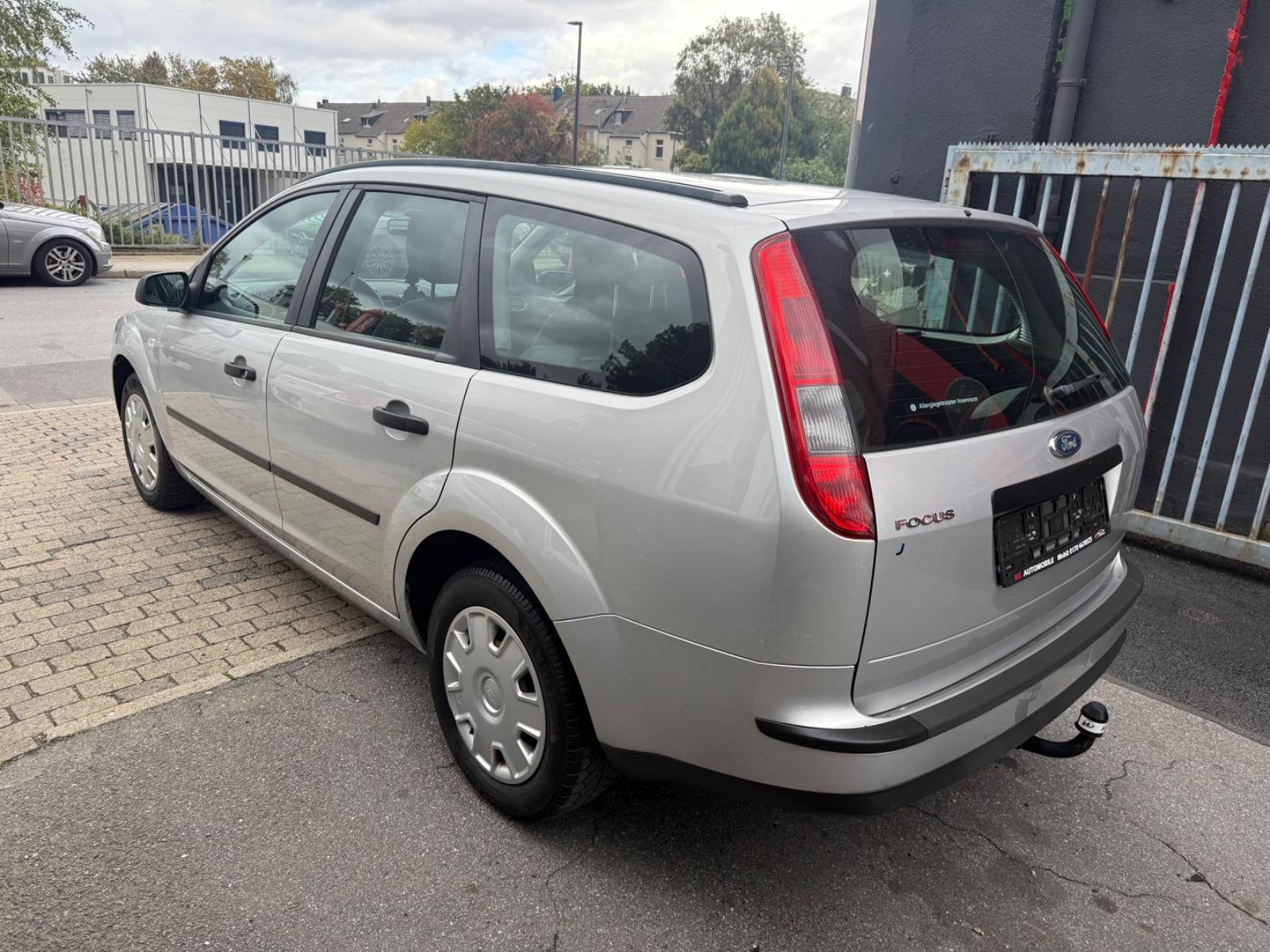 Ford Focus 2006 — вигляд ззаду