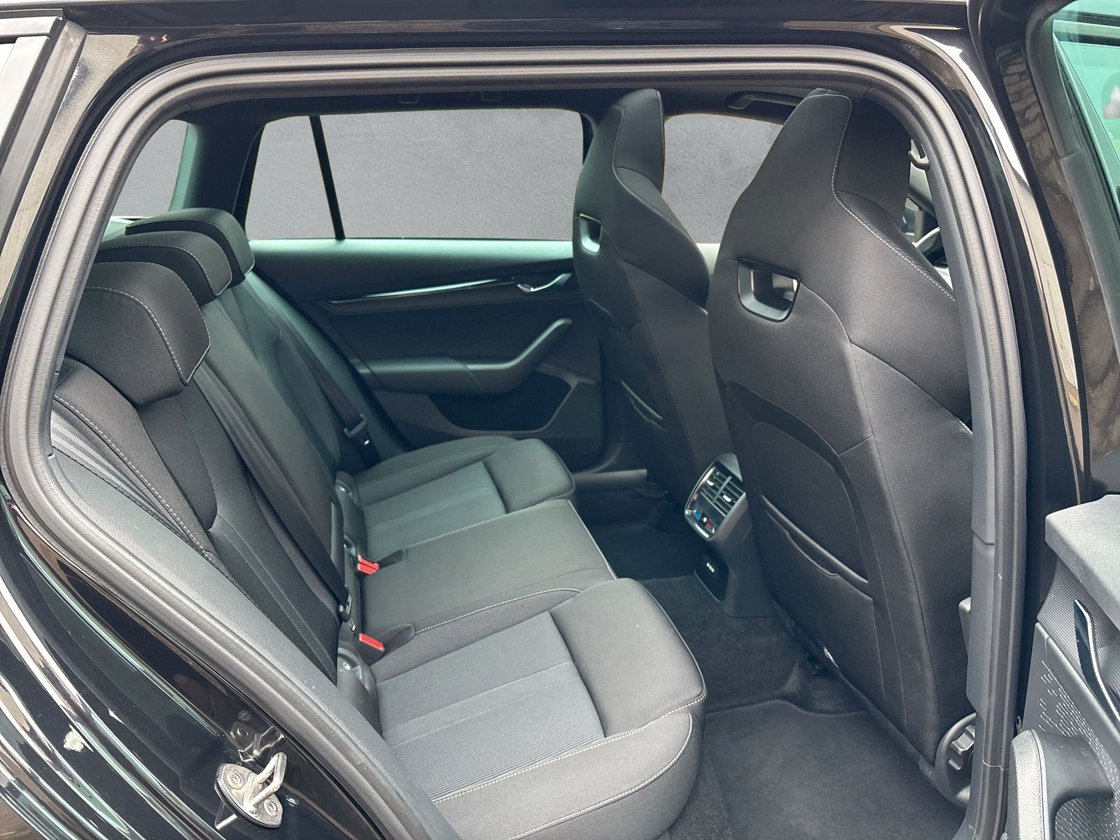 Fahrzeugabbildung SKODA Octavia Combi Sportline 1.5 TSI SmartLink LED