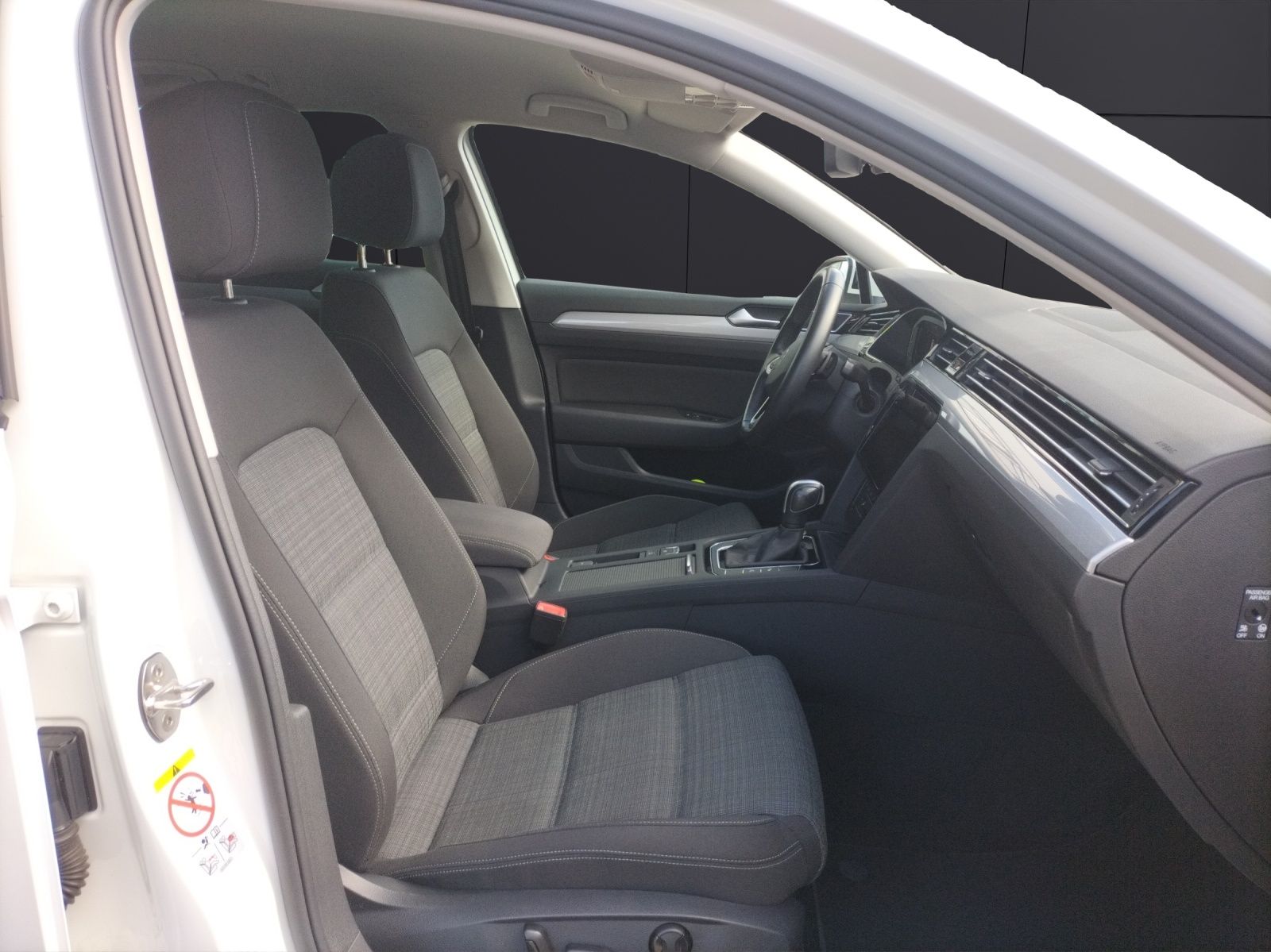 Fahrzeugabbildung Volkswagen Passat Variant TDI Business DSG Matrix AHK Navi