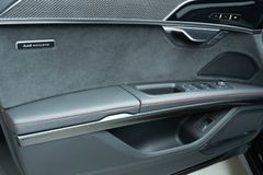 AUDI S8 4.0 TFSI*EXCLUSIVE*AHK*STHZG*PANO*MATRIX*B&O*