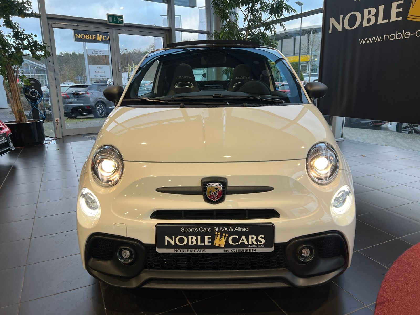 Fahrzeugabbildung Abarth 695C KLIMA LEDER NAV DAB PDC ALU