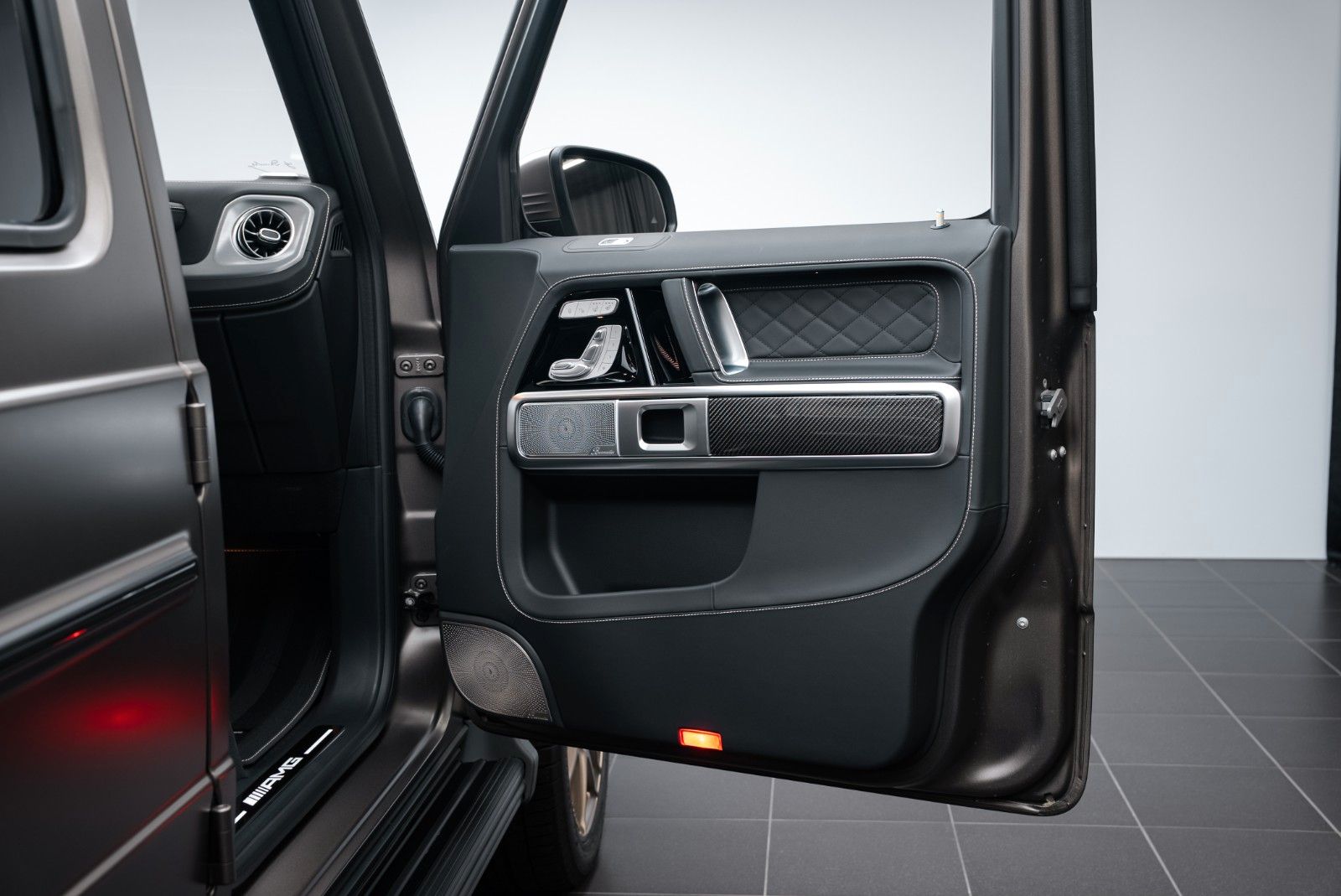 Fahrzeugabbildung Mercedes-Benz G63 A22/SUPERIOR/CARBON/MY 2026