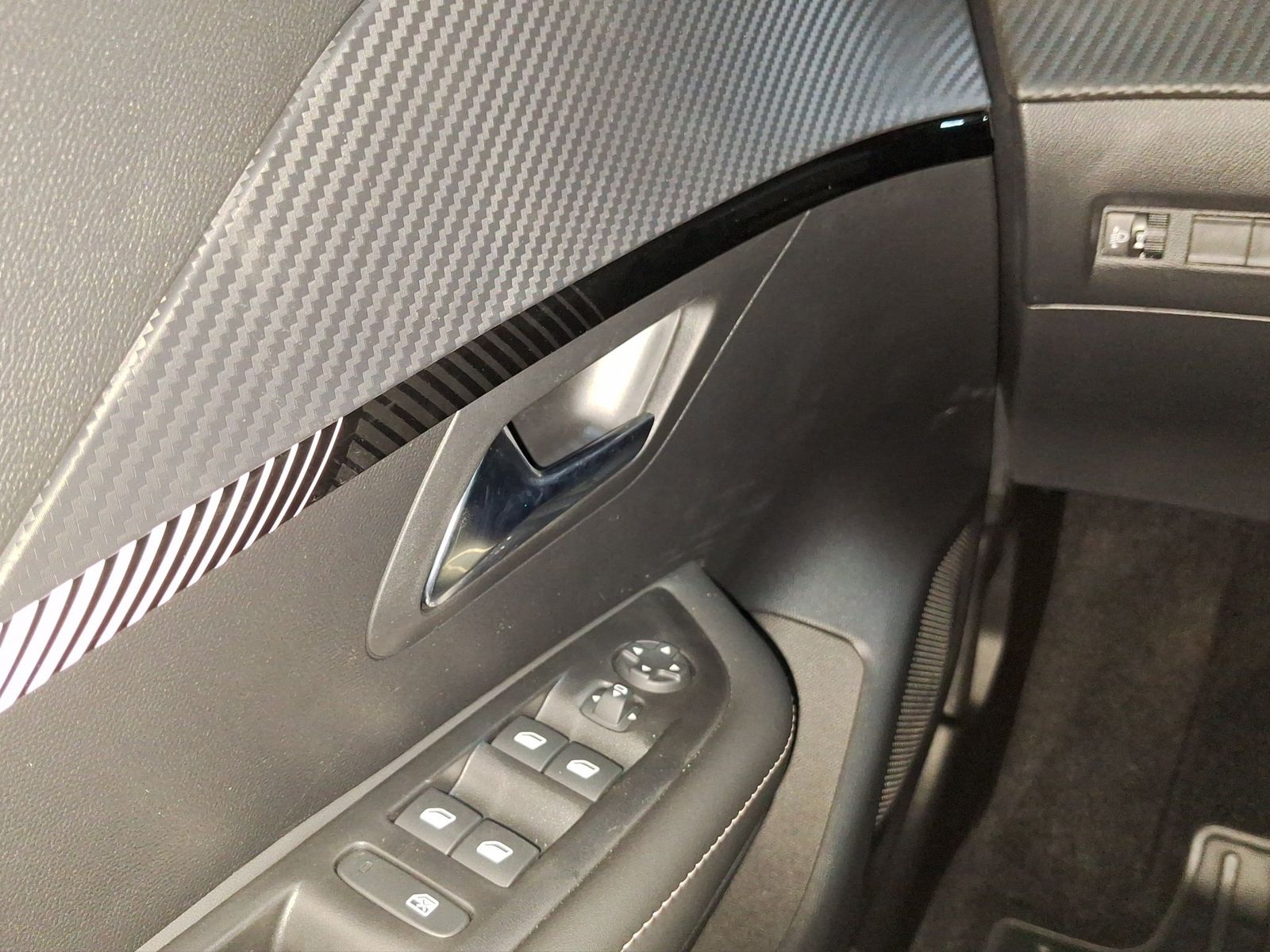 Peugeot 208 - Bild 11