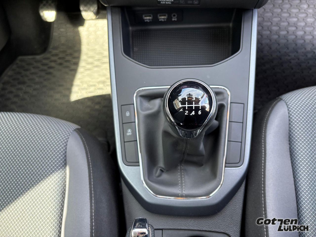 Fahrzeugabbildung SEAT Arona 1.0 TSI Style Style 1,0TSI Climatronic