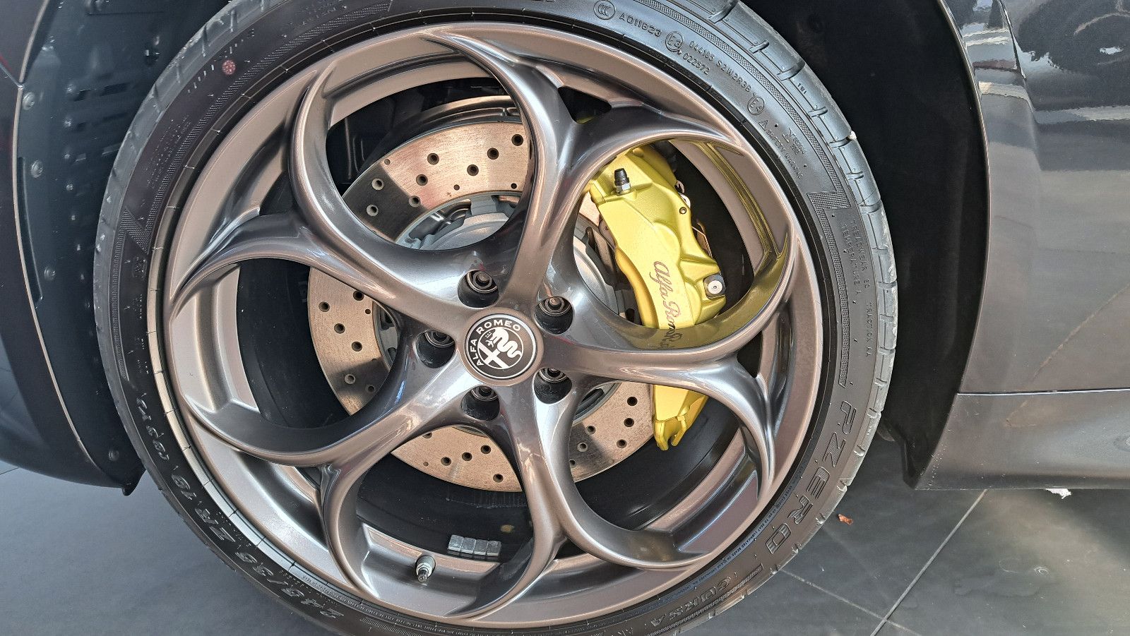Fahrzeugabbildung Alfa Romeo Giulia Quadrifoglio Oro