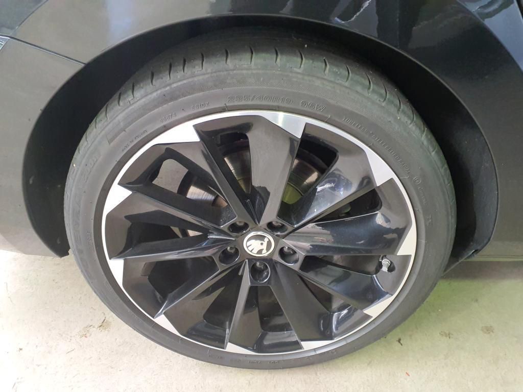 Skoda Superb Combi Sportline 2.0 TDI AHK*Pano*Tempo*SH