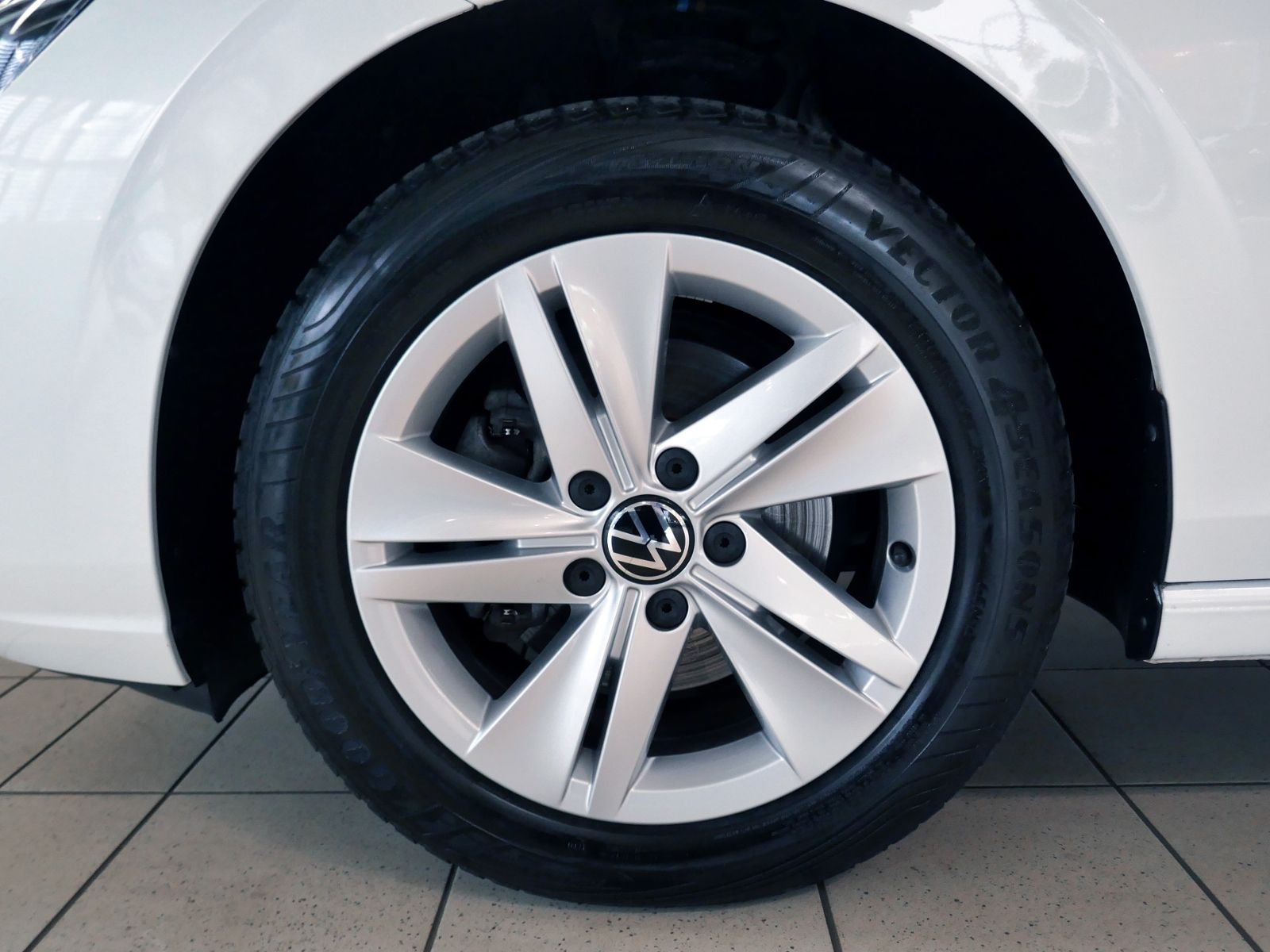 Fahrzeugabbildung Volkswagen Golf VIII Life 2.0 TDI | LED PDC ACC Navi