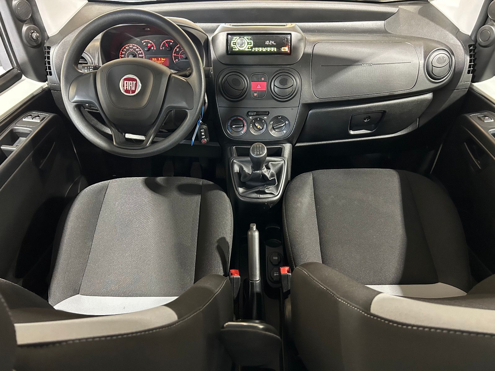 Fahrzeugabbildung Fiat Fiorino SX Kombi/RADIO/4-SITZ/SHZ/SCHIEBETÜR L+R