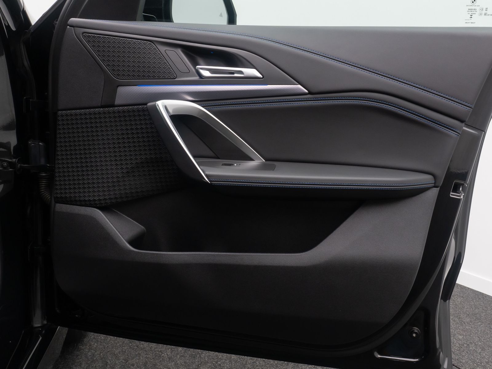 Fahrzeugabbildung BMW iX1 xD30 M Sport DriveAs Kamera DAB Komfort 18"