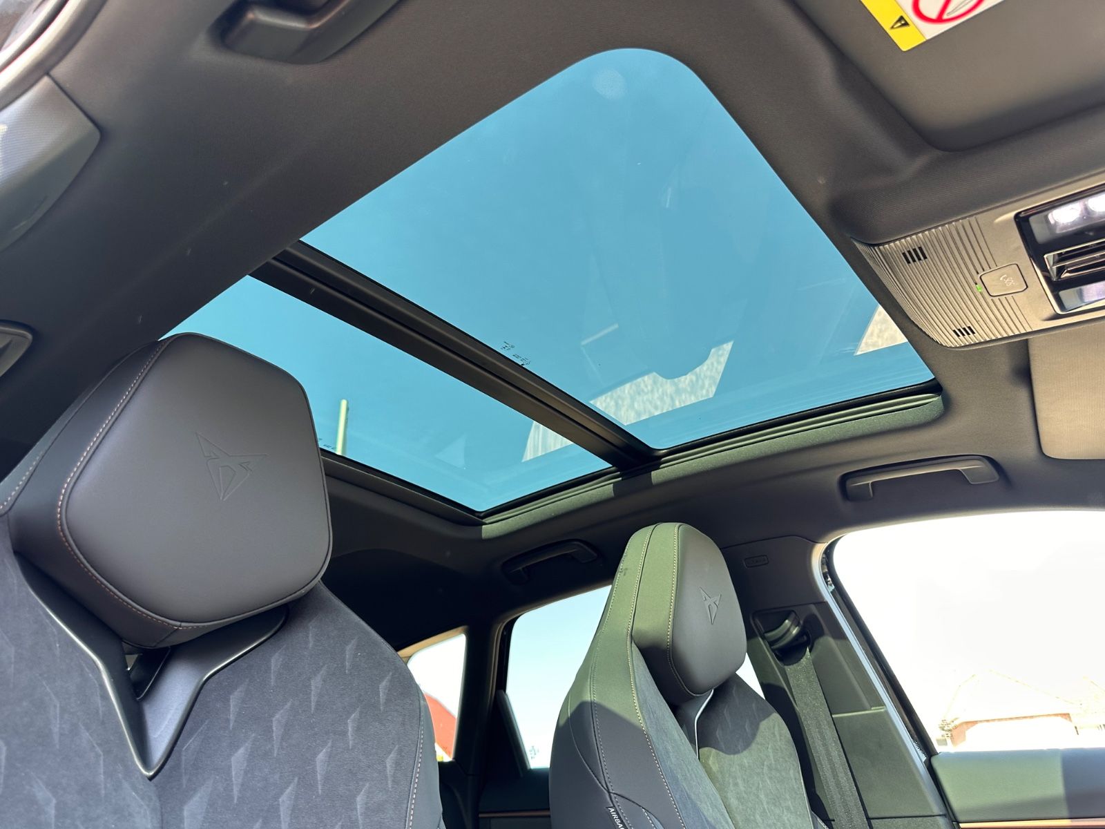 Fahrzeugabbildung CUPRA Terramar VZ 2.0 TSI 4Dr. DSG MATRIX/Pano/ACC/AHK