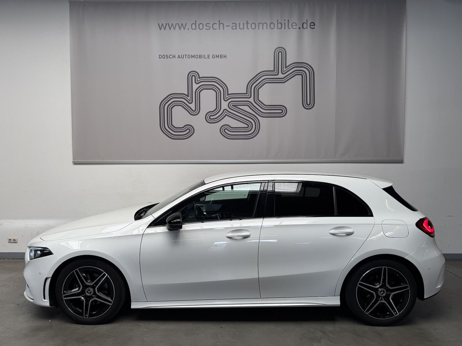 Mercedes-Benz A 180 d AMG/NAVI-PREM./AMBIENTE/LED/PDC imagem 2