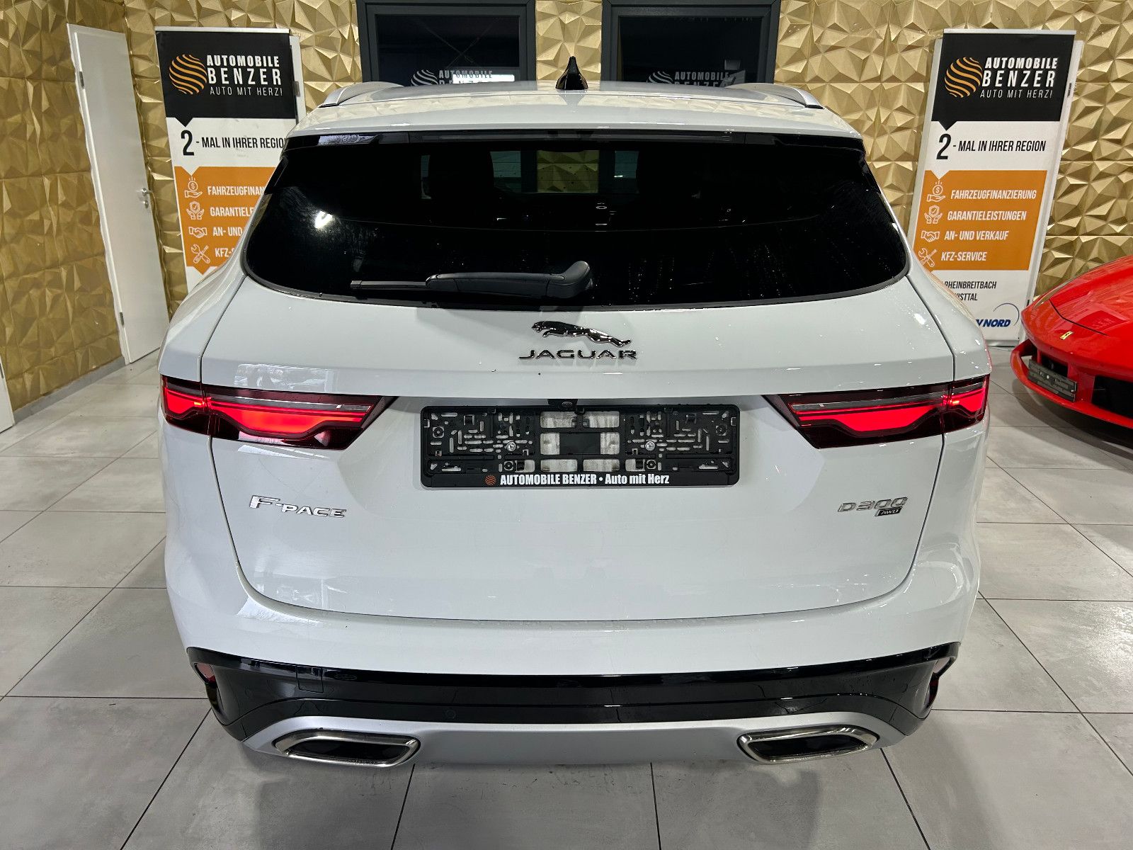 Fahrzeugabbildung Jaguar F-PACE SE AWD/HEAD-UP/MEMORY/ACC/KAMERA/APPLE