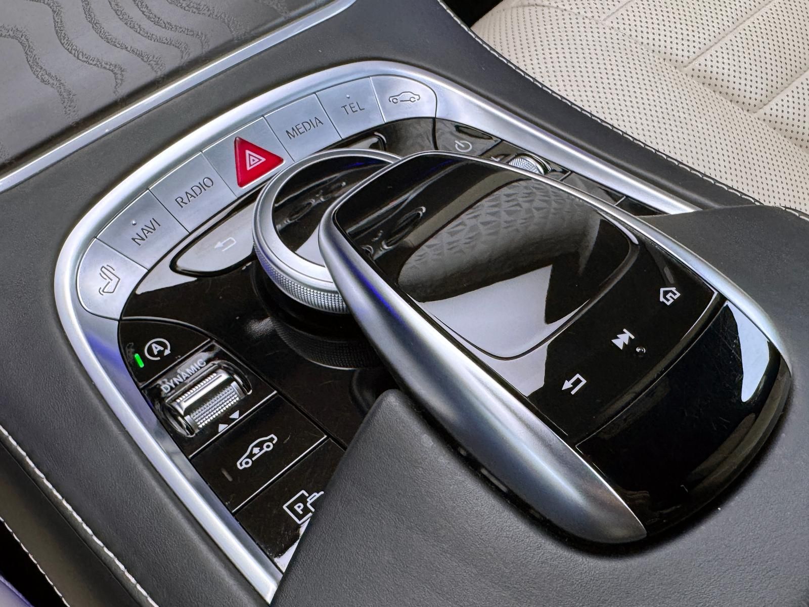 Fahrzeugabbildung Mercedes-Benz d AMG*4MATIC*LUFT*BURMESTER*STANDHEIZ*MASSAGE