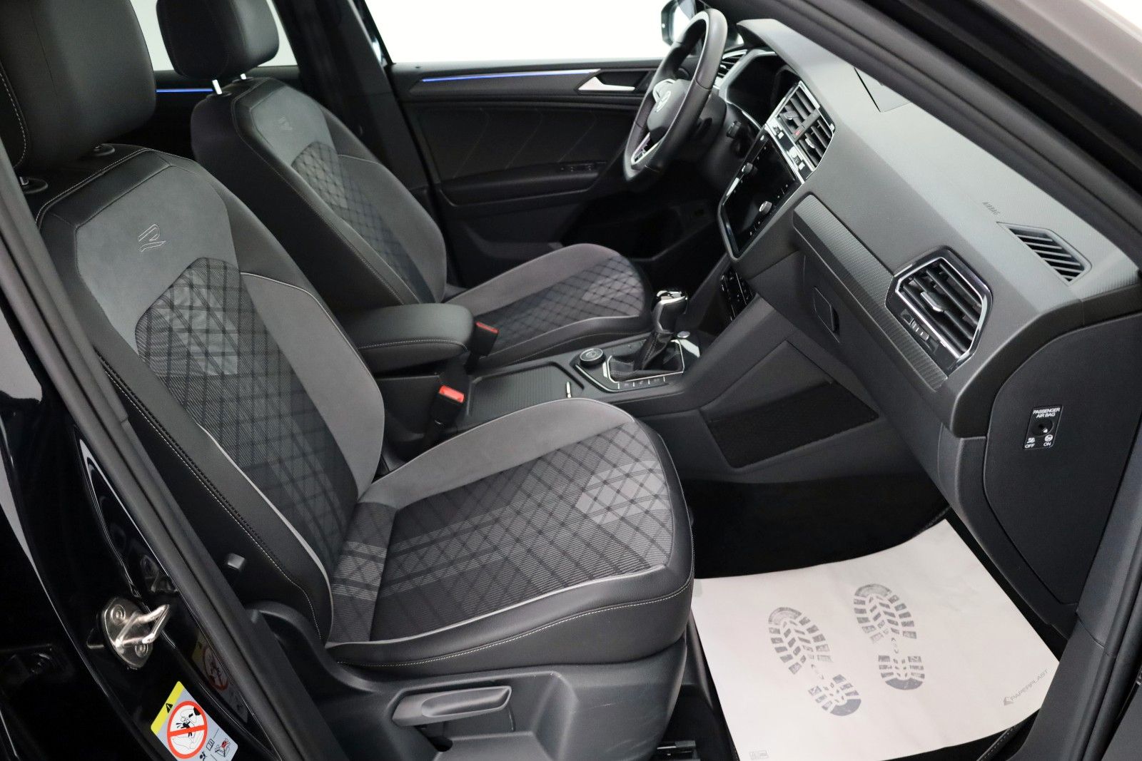 Fahrzeugabbildung Volkswagen Tiguan Allspace R-Line 4M Navi,LED,ACC,360°,AHK,
