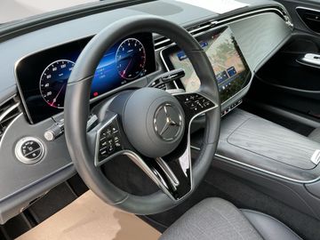 Mercedes E 200 - 12