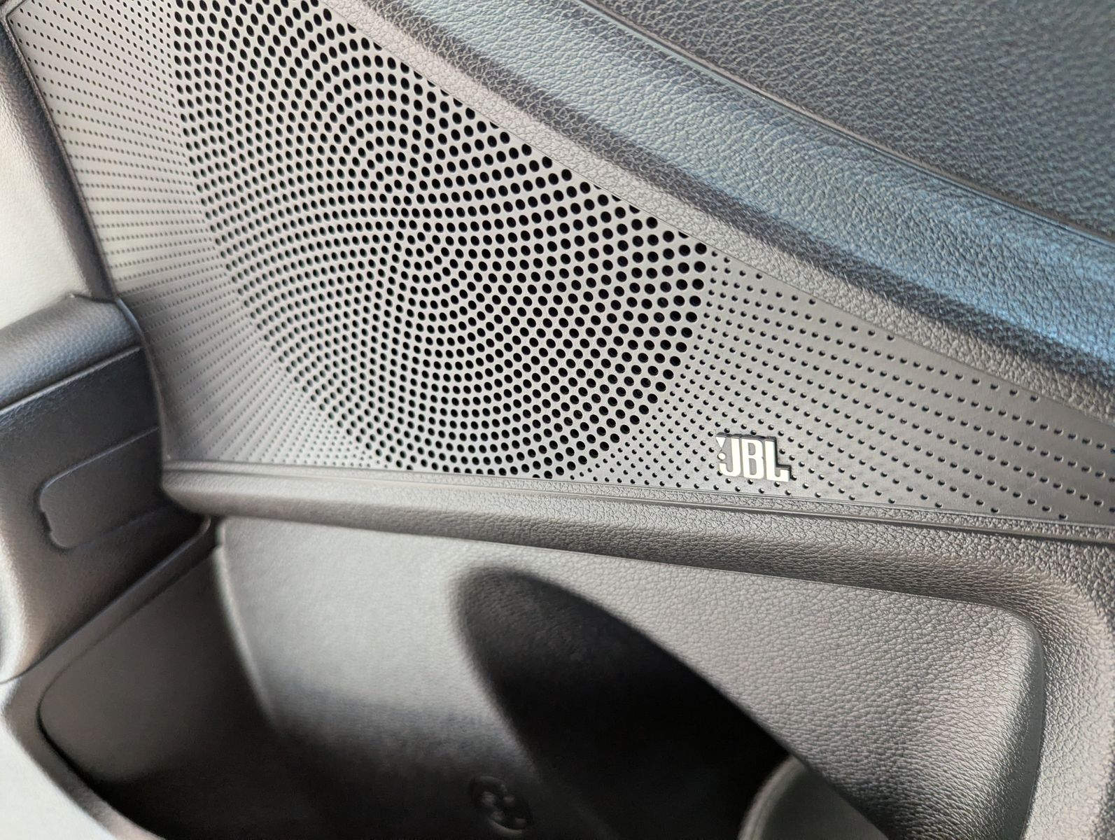 Fahrzeugabbildung Kia Ceed 1.5 GT-Line Limo Perfomance LED JBL Cam 7-J