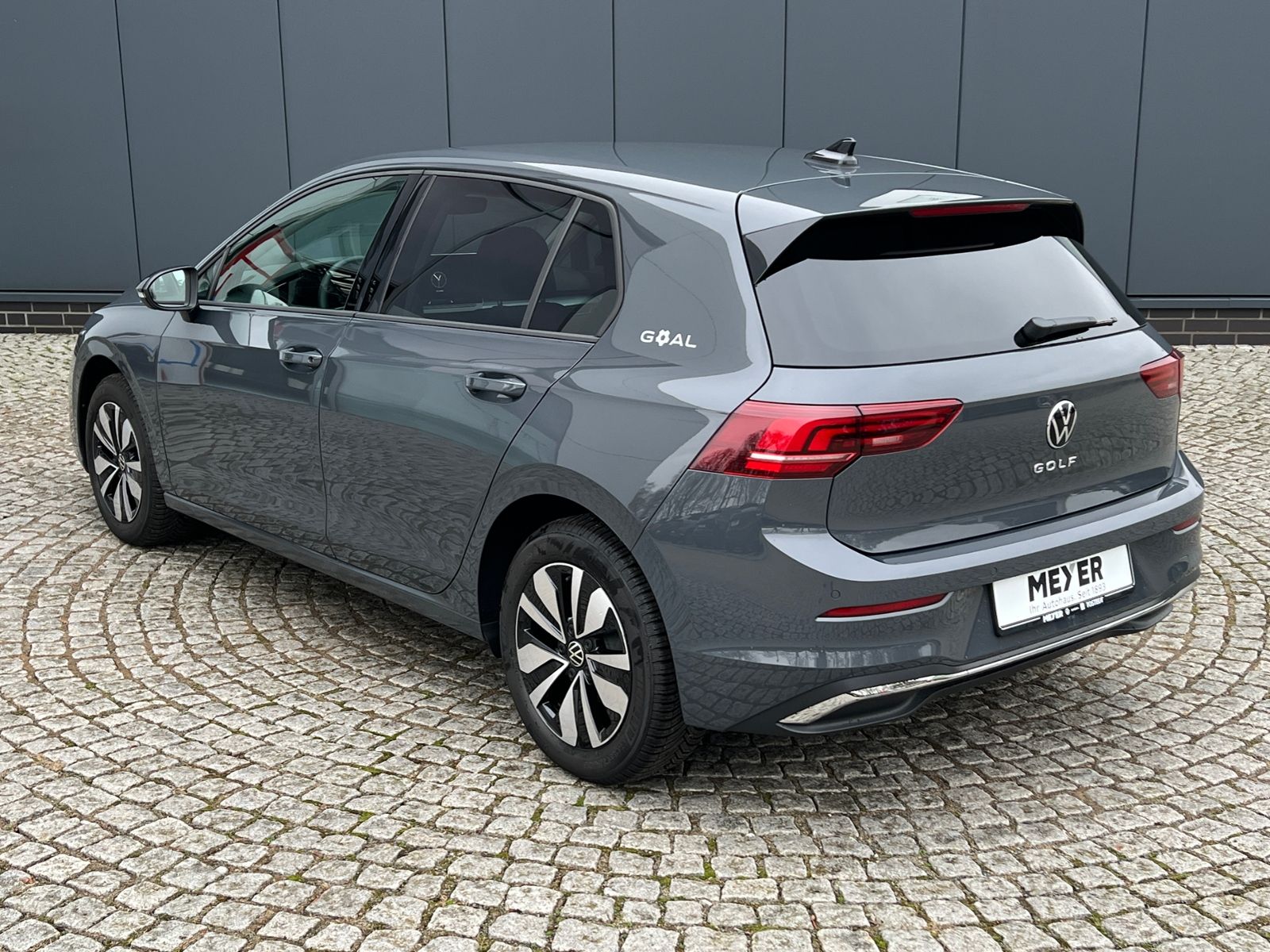 Fahrzeugabbildung Volkswagen Golf VIII GOAL 1.5 TSI *LED, App Connect, 16'-LM