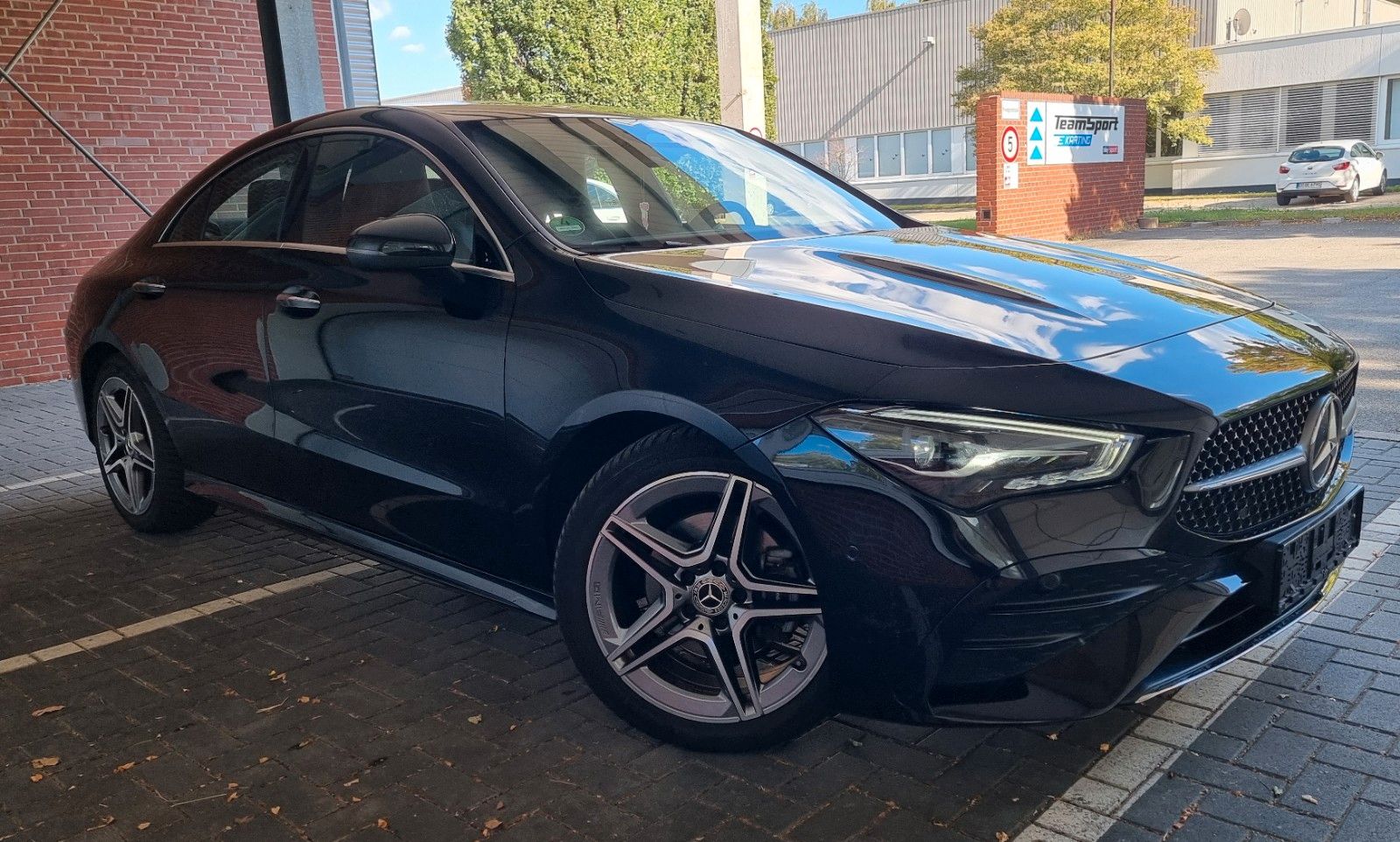 Mercedes-Benz CLA 180-AMG.LINE-KAMERA-ALCANTARA-SPUTHALTE foto 3