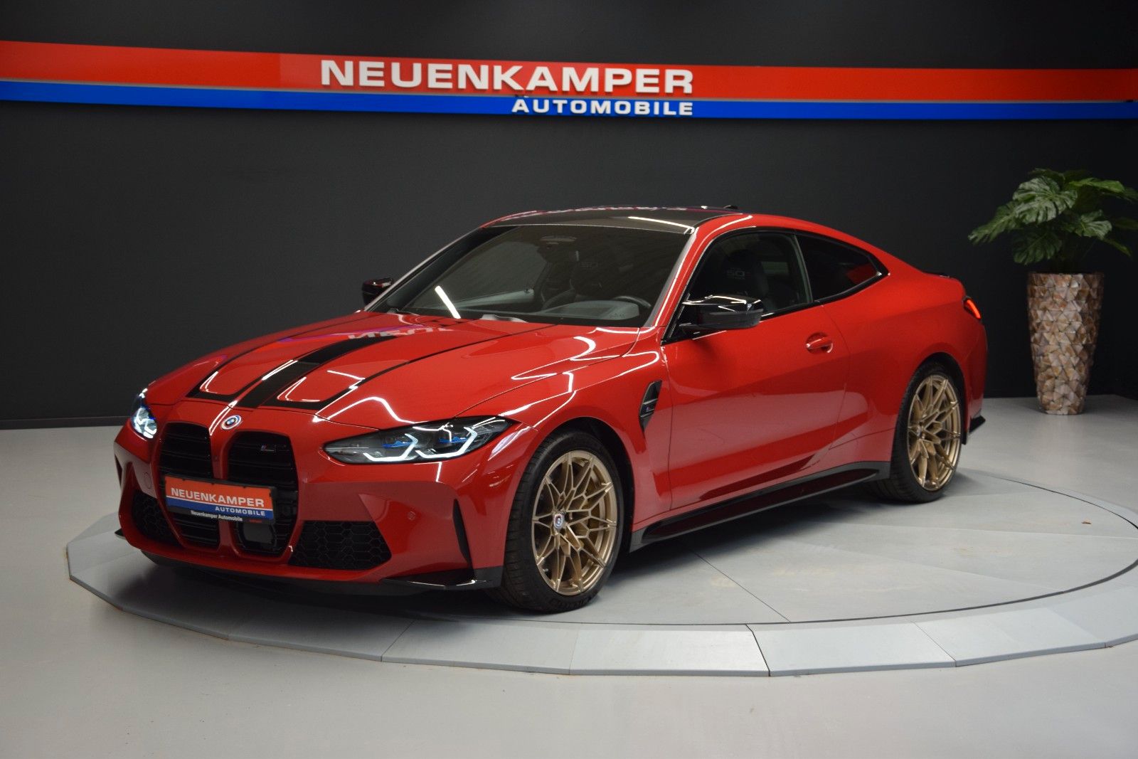 BMW M4 Coupe xDrive Competition 50 Jahre Edition imagem 3