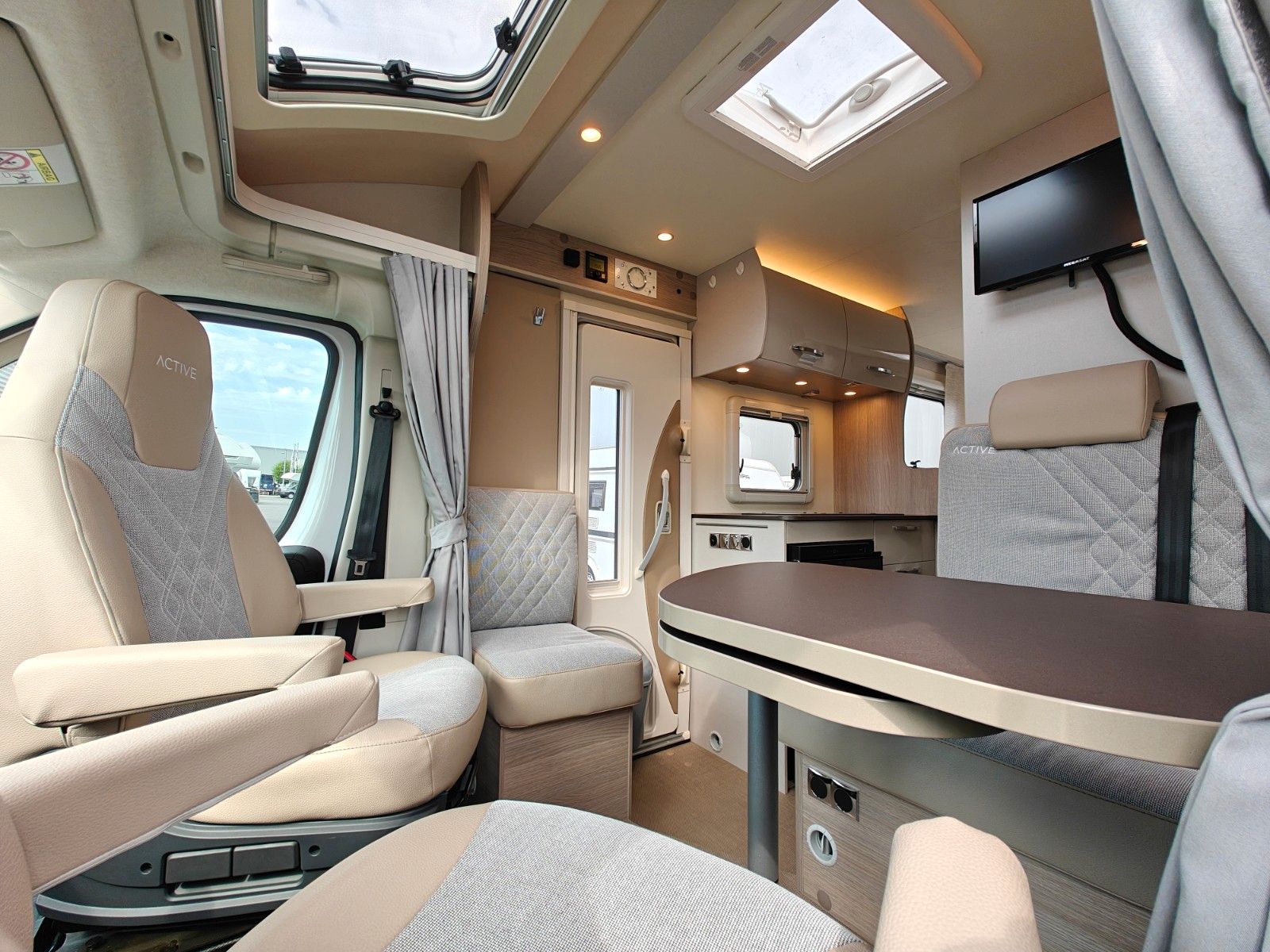 Fahrzeugabbildung Bürstner Nexxo Van T 620 G - SAT, TV, Navi, Einzelbetten