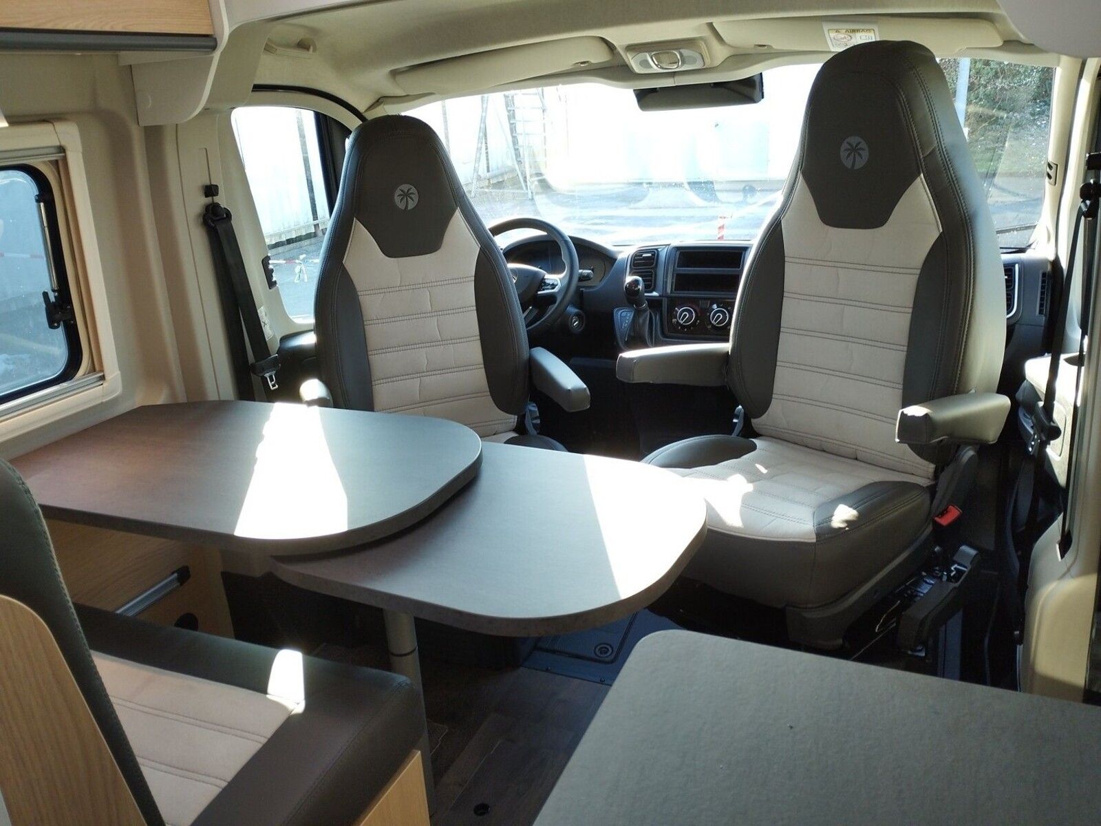 Fahrzeugabbildung Sunlight Adventure Cliff 640 Automatik, Dörr Edition, LTE
