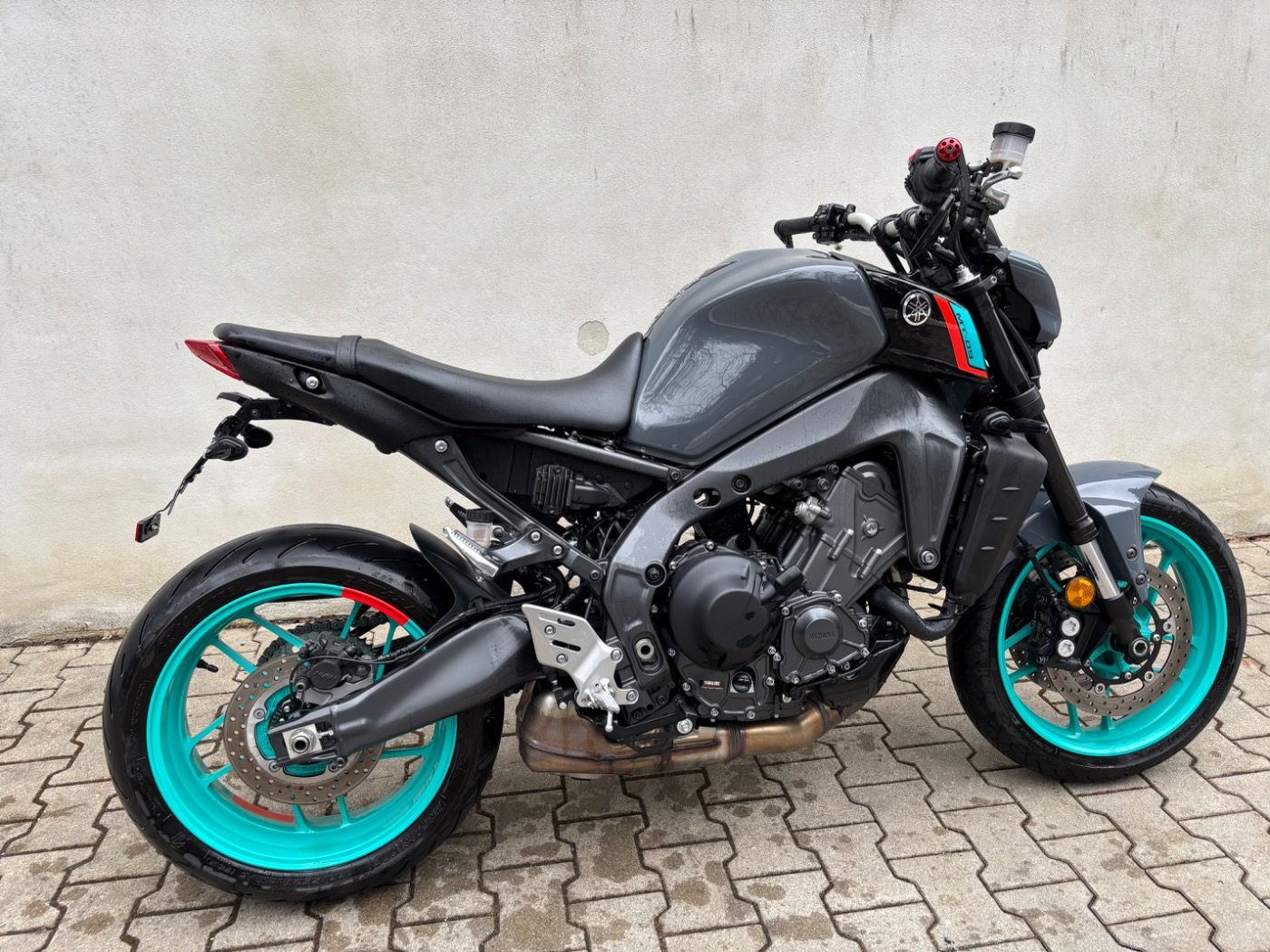 Fahrzeugabbildung Yamaha MT 09 35 KW kurzer Kennzeichenhalter Lenkerendsp
