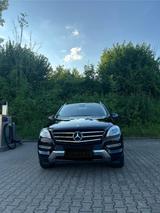 Mercedes-Benz ML 350 BlueTEC 4MATIC - - Mercedes-Benz ML 350 mit Diesel-Antrieb: Schwarz
