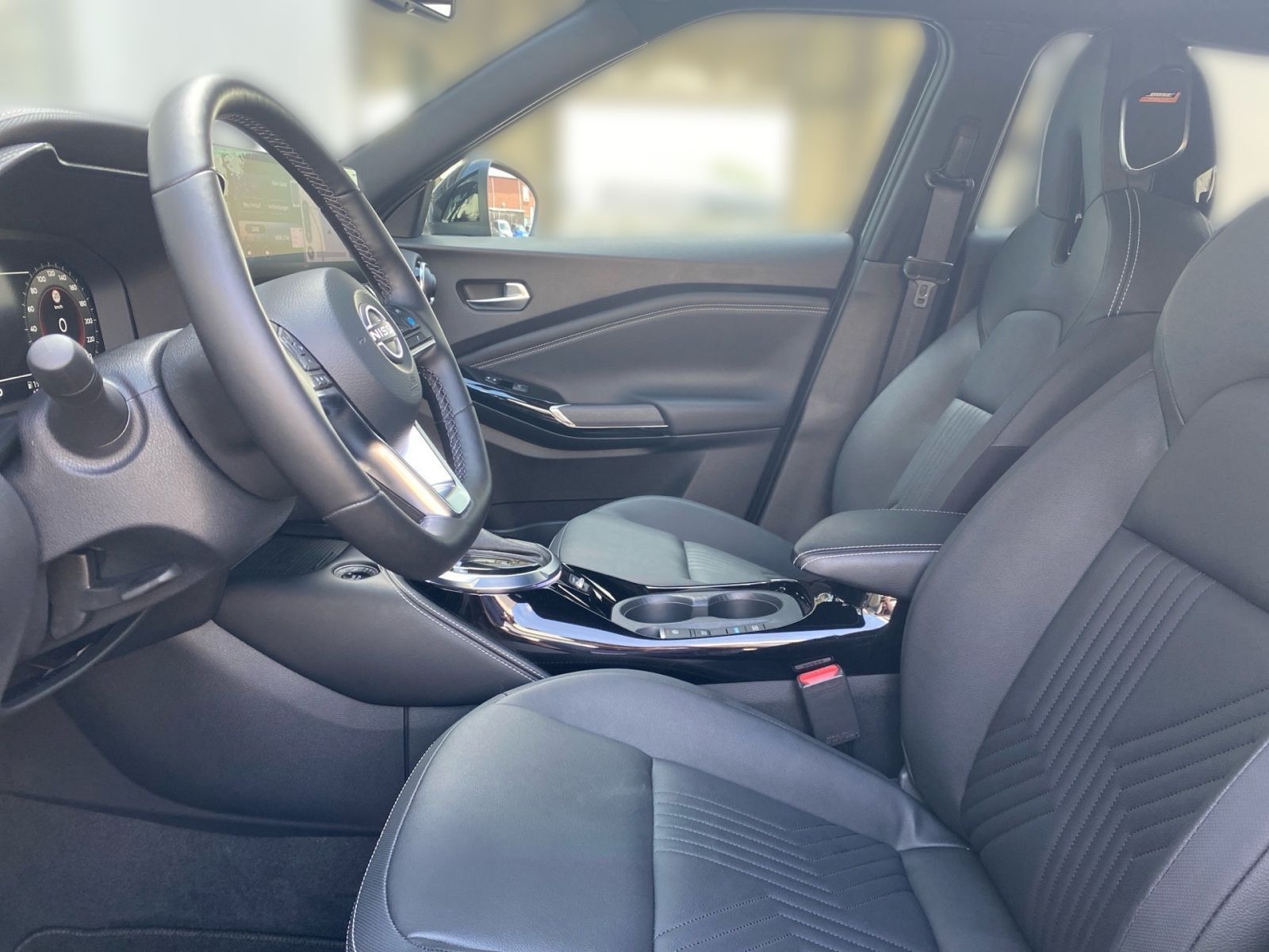 Fahrzeugabbildung Nissan Juke 1.6 Automatik Hybrid Tekna *Bose*360'*19Z*