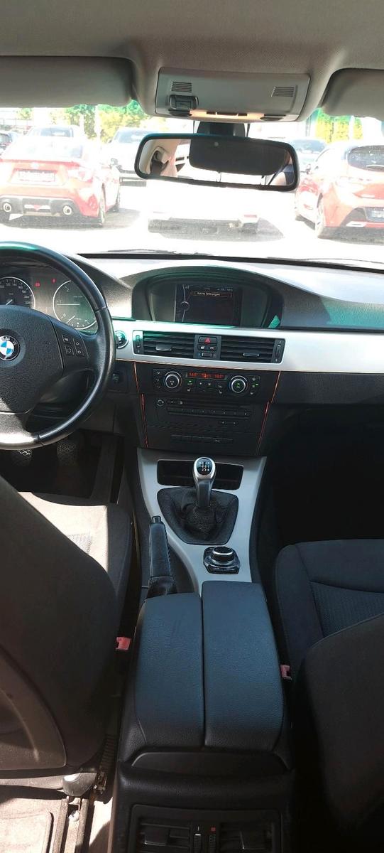 BMW 318 2010 — engine 143 HP (105kW)