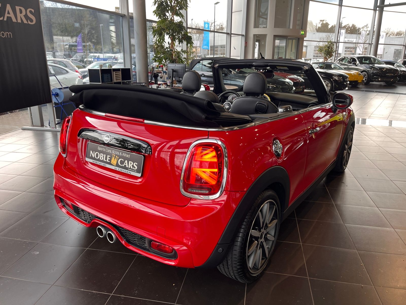 Fahrzeugabbildung MINI Cabrio Cooper S LED NAVI ALU