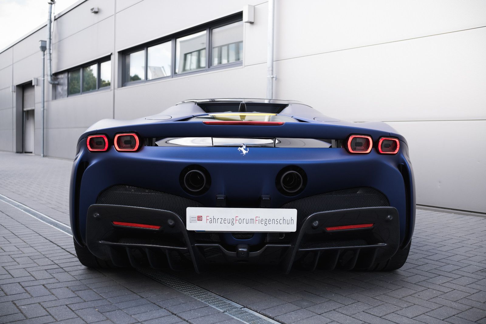 Fahrzeugabbildung Ferrari SF90 -Foliert-Lift-KarbonRacingSitze-JBL