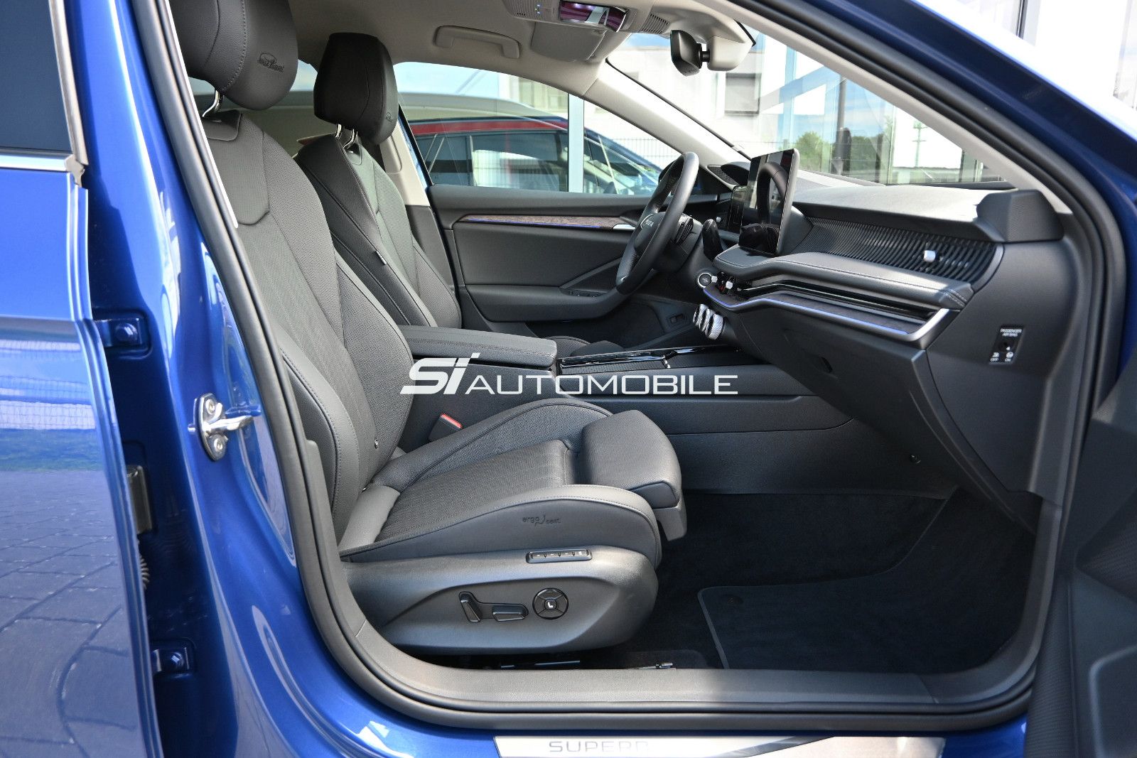Fahrzeugabbildung SKODA Superb 2.0 TDI L&K Combi °ACC°AHK°HUD°STHZG°360°